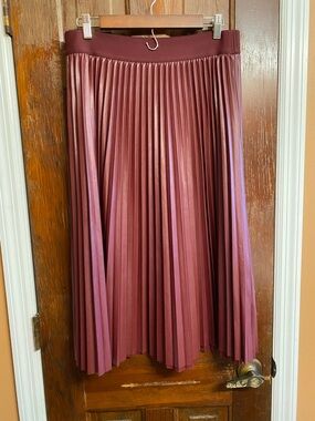 Simply Vera Vera Wang Pleated Midi Skirt in Burgundy